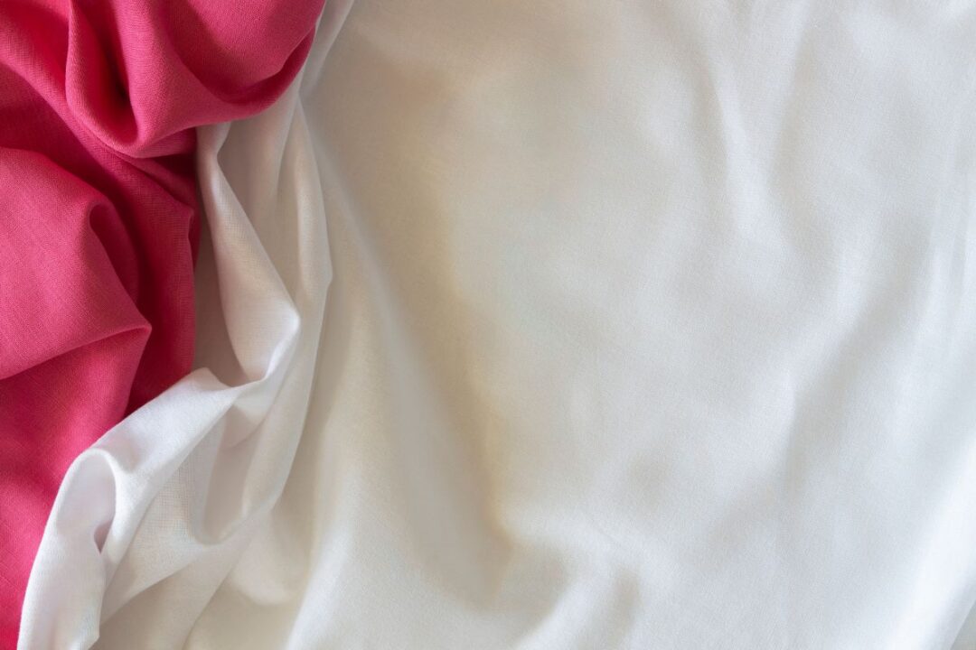 6 méthodes efficaces pour récupérer du linge blanc déteint en rose