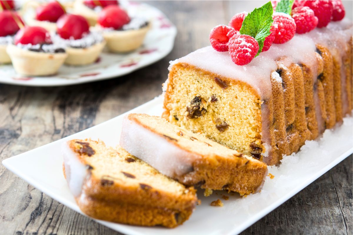 Un cake aux fruits rouges facile et frais, idéal pour le goûter d’été